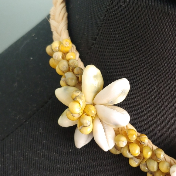 Shell necklace - Picture 2 of 5